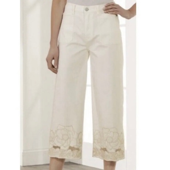 Soft Surroundings Denim - Soft Surroundings The Ultimate Wide Leg Cropped Embroidered Cream Jeans in 8P.